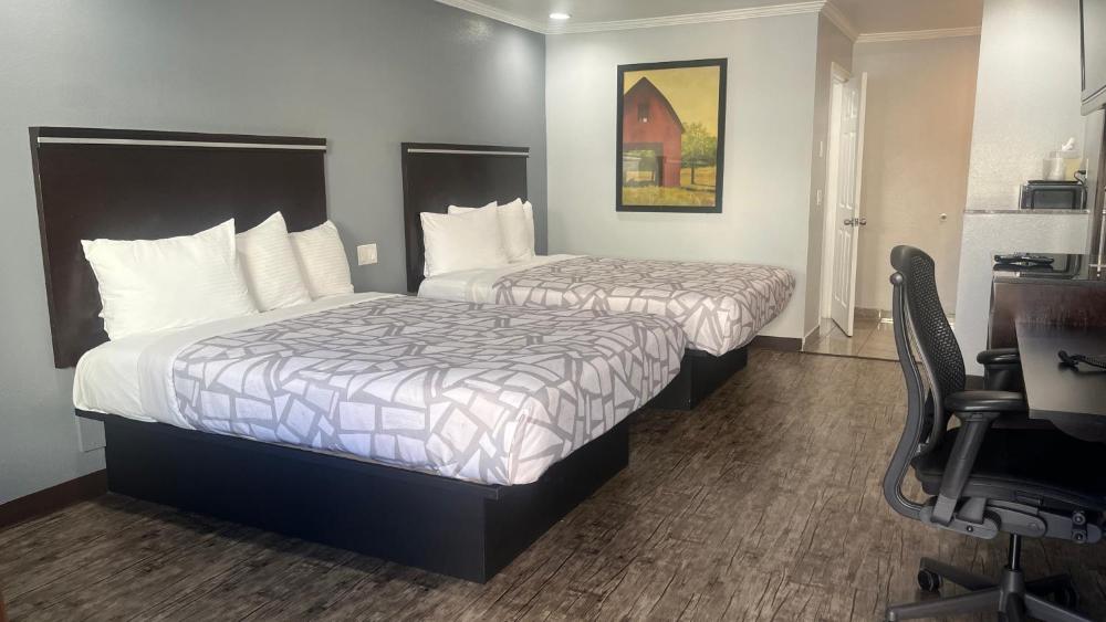 Economy Quadruple Room interior
